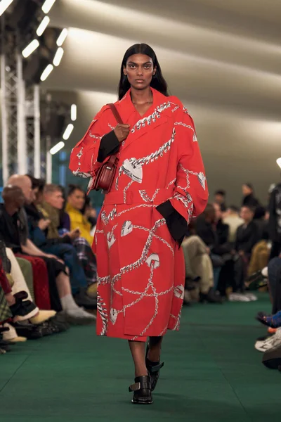 Look 19